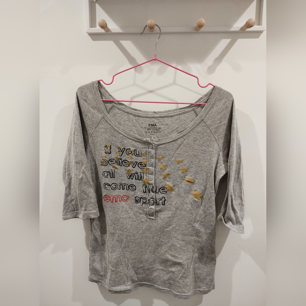 Gray Long Sleeve Tee with Crew Neck and Contrast Stitching